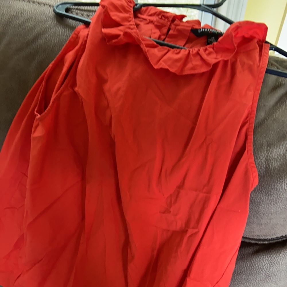 Sleeveless blouse